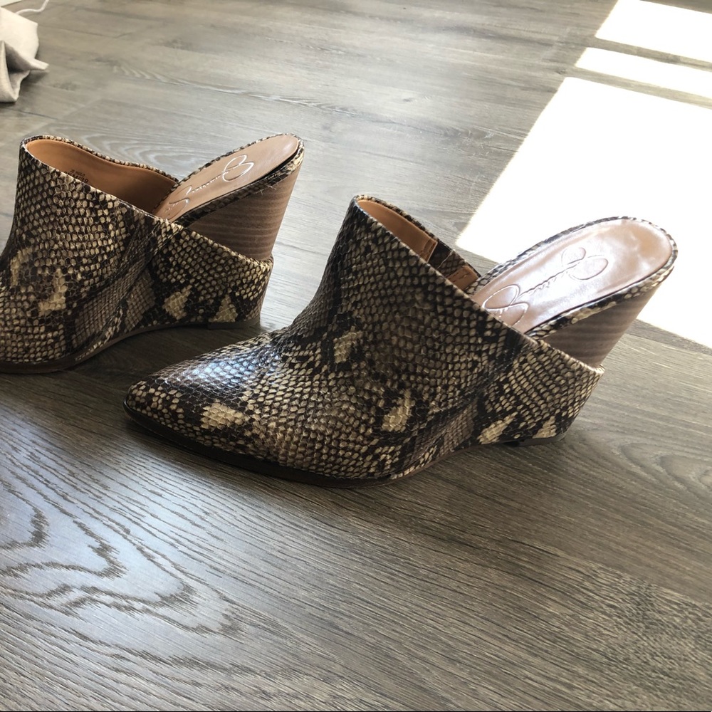 Jessica Simpson Heilo Snake Print wedge size 8.5
